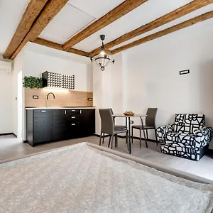 https://black-white-apartments-rijeka.primorje-gorskikotar.com