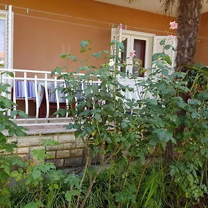https://renata-mare-apartments.in-istria.net
